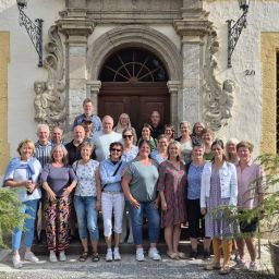 Abschlussbild des Chores vor dem Eingang zur Rezeption